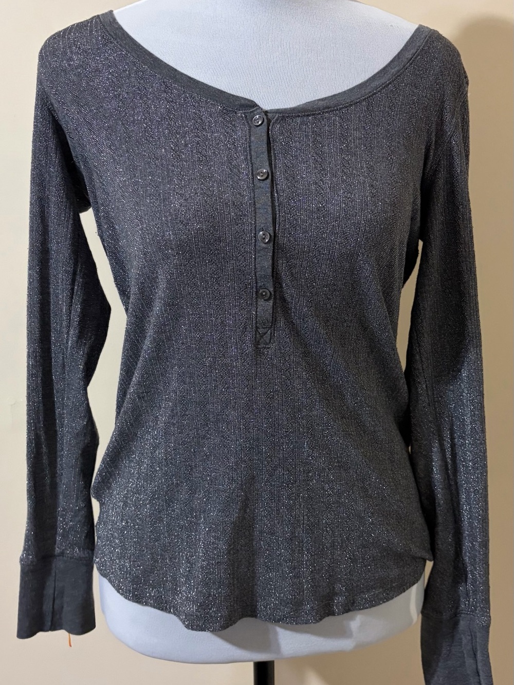 Victoria’s Secret Y2K Gray Metallic Shimmer Henley Top Long Sleeve Women’s M